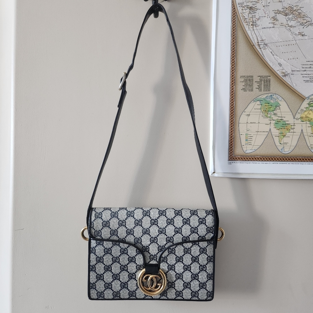 Vintage Gucci crossbody purse